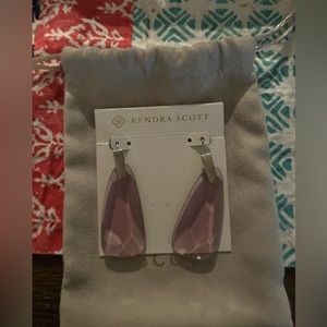 Beautiful Kendra Scott earrings in good condition ❤️